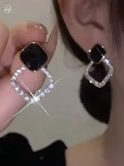 ジュエリー レディース イヤーアクセサリー スタイリッシュなデザインの二重菱形多用途パーソナライズされた黒と白のカラーマッチング幾何学的なスタッドピアス 1 ペア毎日の休日の摩耗に適しています