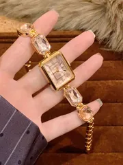 腕時計 レディース クォーツ 1個 レディース 光沢クォーツ腕時計、スクエア型、ファッションカジュアル万能、デイリー使いに適し、ピンク/ゴールド/ブラックから選択可能