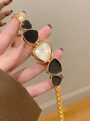 腕時計 レディース クォーツ 1個 レディース ゴールドトーン合金 非対称デザイン ブレスレットウォッチ、ファッション アラビア数字ダイヤル、クォーツムーブメント、調整可能ストラップ、デイリーウェアやホリデーギフト