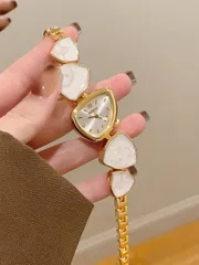 腕時計 レディース クォーツ 1個 レディース ゴールドトーン合金 非対称ブレスレット 腕時計、ファッション アラビア数字ダイヤル、クォーツムーブメント、調整可能ストラップ、デイリーウェアやホリデーギフトに適してい