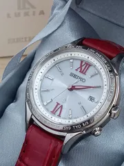 稼働品 SEIKO LUKIA 1B25-0AH0 電波 ソーラー 赤 革ベルト 箱 説明書 保証書 有 セイコー ルキア レッド