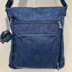 573　Kipling キプリング　ショルダーバッグ　ブルー系　青系　ネイビー系　パイソン柄　ヘビ柄　アニマル柄　チャーム付き　モンキー　ゴリラ　軽量　カジュアル　シンプル　レディース　ポケット多数