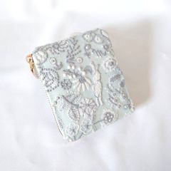 うちこページ刺繍レース フリルポーチ ライトブルー うちこ様専用ページ刺繍レース フリルポーチ ライトブルー - メルカリ