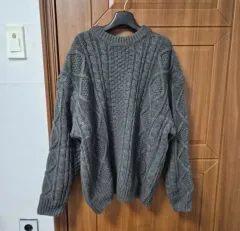 ユニセックス ケーブル編み セーター