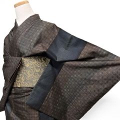 大島紬　小紋　仙太郎　証紙付き　幾何学　手織り　鬱金染　着物　012b d ms 大島紬 小紋 仙太郎 証紙付き 幾何学 手織り 鬱金染 着物 012b d ms