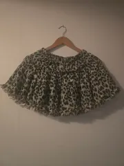 ヒョウ柄ミニスカート