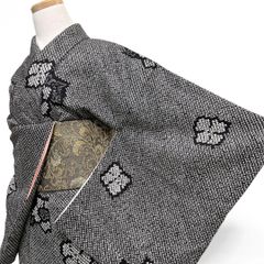 総絞り 小紋 身丈161 モノトーン 菊花 七宝 青海波 着物 051b - メルカリ