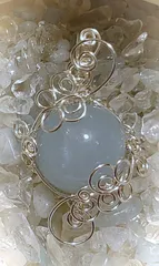 淡い色のアクアマリン（１２ｍｍ）　ペンダント