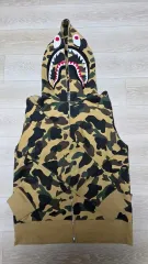 M A BATHING APE アベイシングエイプ シャークフーデッド M イエローカモフラ イエローカモフラ A BATHING APE アベイシングエイプ イエローカモフラ m