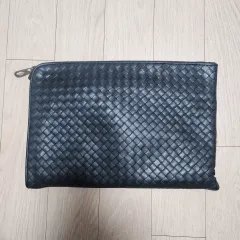 ボッテガ・ヴェネタ イントレチャート クラッチバッグ ブラック