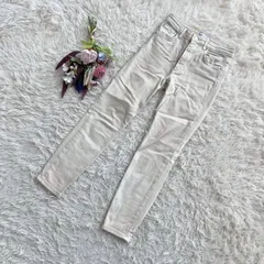フォロワー限定お得なクーポン配布中！ 『ZARA』ザラ　スキニーデニムパンツ　ジーンズ　コットン　綿　ジップフライ　ボタン留め　ベルトループ　ポケット　ストレッチ　アイボリー(S)