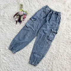 フォロワー限定お得なクーポン配布中！ 『PINK-latte』ピンクラテ　デニムカーゴジョガーパンツ　イージー　プルオン　コットン100%　綿100%　フラップ付きポケット　ウエストドローストリング　ウエストゴム　ウォッシュ加工　ライトブルー　L(160)