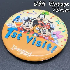 缶バッジ　アメリカ　輸入 雑貨　ビンテージ 『 ディズニーランド 1st Visit изображен アクセサリー 』 当時物　ヴィンテージ　バッチ　ピンバッチ　※ メッセージ　ノベルティー　広告　レトロ　( BAT2259 )