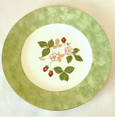 ウェッジウッド ワイルドストロベリー プレート 約20cm フルリム・グリーン