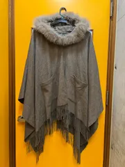 Y【Y2-46】◇ ブランド・サイズ不明　ファーフード付きポンチョ　薄茶色