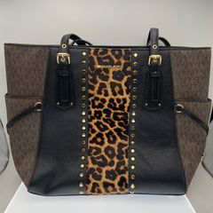 mucent ムセント ヒョウ柄 ロザンヒョピメタルロゴショルダーバッグ 