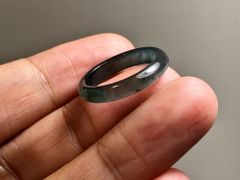 新品 ミャンマー産天然Aランク翡翠ののくり抜きリンググリーンホワイト