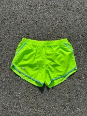 M アンダーアーマー レディース 蛍光 ランニング ショーツ ハーフパンツ