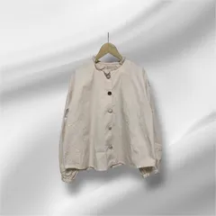 NICE CLAUP   いろいろボタンブラウス　長袖ブラウス　ビジューボタン　スナップボタン　ボリューム袖　パフスリープ　コットン100% ピンクベージュ　フリーサイズ