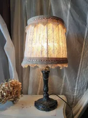 フランス アンティーク 　　卓上ランプ 　布　レースシェード付き  照明 ライト　美品