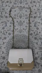 チャールズアンドキース チェーン ショルダー バッグ ベージュ 白