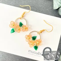 【353】ハンドメイド ピアス イヤリング 金木犀 リース レジン 揺れる オレンジ 花 フラワー 透明 ディップアート ディップフラワー