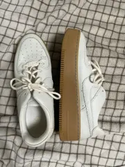 ナイキ エアフォース 1 セージ ロー LX ペイル アイボリー