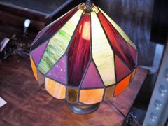 ステンドグラスのスタンドランプ 古録展  送料無料　中古 品番D6511