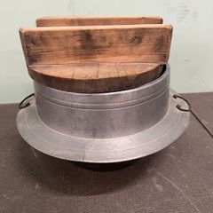 羽釜 レトロ 当時物 蓋付き 古道具 - メルカリ 羽釜 レトロ 当時物 蓋付き 古道具 - メルカリ