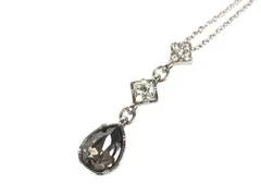 スワロフスキー　SWAROVSKI　クリスタル　ひし形　ドロップ　三連　ネックレス　グレー×シルバーカラー　送料無料