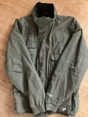 FILA フィラ カーキ色 ウィンドブレーカー アウター