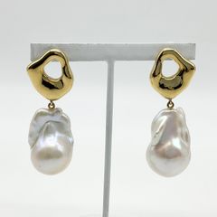 LARICA バロックパール ピアス 両耳用 - メルカリ