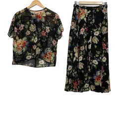 UNTITLED(アンタイトル) スカートセットアップ レディース美品  - 黒×マルチ 花柄