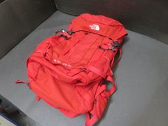 Excellent condition THE NORTH FACE W TELLUS 42 backpack, suitable for hiking.