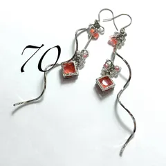 70 スワロフスキーVカットストーン＆シルバーウェーブチャームピアス ハンドメイド イヤリング 現品限り