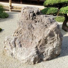 【稀少・鑑賞石】天然赤石　銘石　外飾り・玄関飾りに　由来ある一品 稀少・鑑賞石】天然赤石 銘石 外飾り・玄関飾りに 由来ある一品 - メルカリ