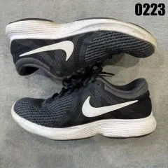 ナイキ Revolution ブラック スニーカー