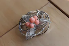 KT16 【昭和レトロ】ヴィンテージ ブローチ シルバー 桜色 コーラルピンク 華やか