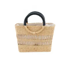 透かし編みのシーグラス ラウンドハンドルバッグ。