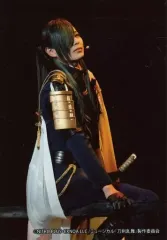 【中古】生写真(男性) 荒木宏文(にっかり青江)/ライブフォト・キャラクターショット/Blu-ray「ミュージカル『刀剣乱舞』 にっかり青江 単騎出陣」公式通販4社特典舞台写真