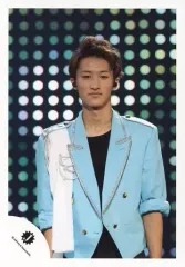 【中古】生写真(ジャニーズ) Snow Man/岩本照/ライブフォト・衣装水色黒白・両手下・背景ライト緑/公式生写真