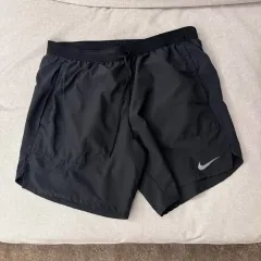 L NIKE ドライフィット ランニング ショーツ