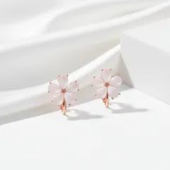 ❤︎24時間以内発送/全品2,000円以下❤︎【上品＆高見えイヤリング】clear pink flower　春　花　桜　フラワー　上品　高級　シンプル　ピンク　通勤　通学　クリア　結婚式　セレモニー　痛くない