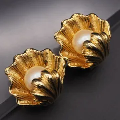 R618 イヤリング フェイクパール 貝殻 シェル ゴールドカラー デザイン コスチュームジュエリー