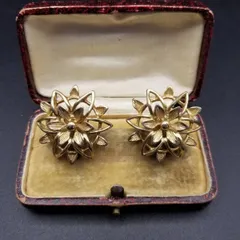 70'80's Sarah Coventry ゴールドのお花 オープンワーク ヴィンテージ イヤリング 華やか レトロ キュート コスチュームジュエリー Y26-L