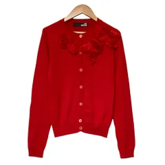 美品 LOVE MOSCHINO ラブモスキーノ フラワーコサージュ クルーネック ニット カーディガン レッド レディース 古着 中古 USEDのサムネイル