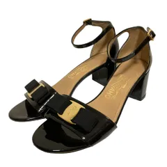 美品 Salvatore Ferragamo サルヴァトーレフェラガモ ヴァラリボン パテントレザー アンクルストラップ ヒール サンダル 6 ブラック レディース 古着 中古 USED