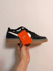 270 NIKE キルショット ブラック