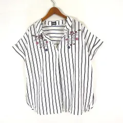 アズノウアズ ピンキー AS KNOW AS PINKY ブラウス シャツ 花柄 刺繍 ストライプ スキッパー プルオーバー オーバーサイズ ラグランスリーブ 半袖 F オフ白 紺 ネイビー マルチカラー