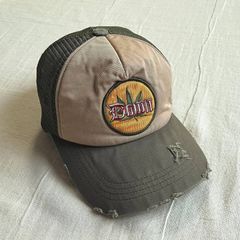 unknown　archive　メッシュキャップ　6パネルベースボールキャップ　大麻　ガンジャ　マリファナ刺繍　DOWNロゴ　サークルワッペン　ダメージ・ビンテージ加工　カーキ　スナップバック　Y2K　グランジ　Weed logo patch mesh cap